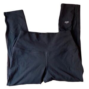 ALO BLACK CAPRI MESH DETAIL WORKOUT LEGGINGS SIZE SMALL